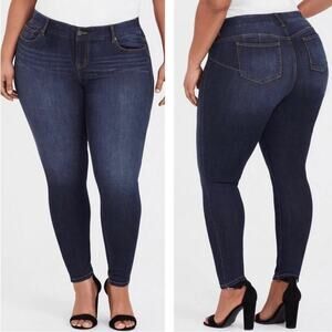 Torrid Bombshell Premium Stretch Skinny Jean EUC 20XS
